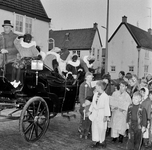 126237 Afbeelding van het bezoek van Sinterklaas aan de Sterrenwijk te Utrecht.